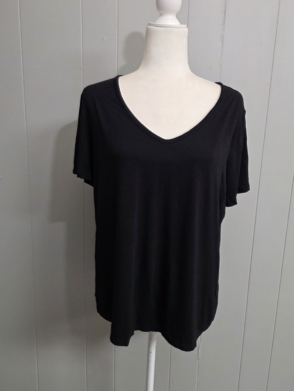 Old Navy Black V Neck Top Size L